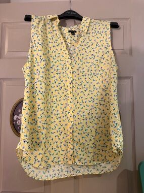 Ann Taylor Yellow Floral Sleeveless V-Neck Button Front Camisole